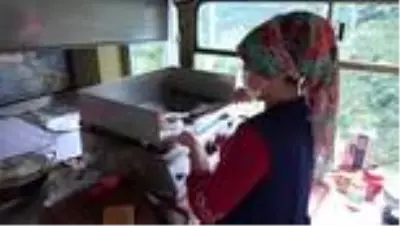 150 bin liraya mal ettiği otobüste köfte satıyor 150 bin liraya mal ettiği otobüste köfte satıyor