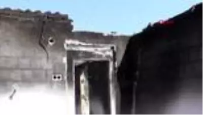 ADANA Evi yandıktan sonra bahçede yaşamını sürdüren kadın yardım bekliyor
