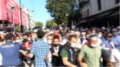 Ayasofya Camii'ndeki tarihi günde sosyal mesafeye uyulmaması üzerine Bakan Koca uyarı yaptı Ayasofya Camii'ndeki tarihi günde sosyal mesafeye uyulmaması üzerine Bakan Koca uyarı yaptı