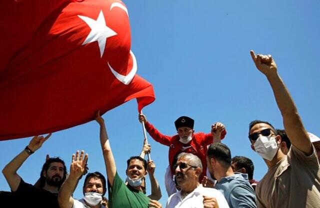 Ayasofya'da kılınan ilk namaz Yunan basınında: Erdoğan dediğini yaptı Ayasofya'da kılınan ilk namaz Yunan basınında: Erdoğan dediğini yaptı