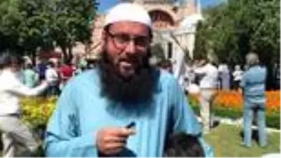 Aysofya Camii'nde ilk namazı kılmak için ailesiyle Keşmir'den geldi Aysofya Camii'nde ilk namazı kılmak için ailesiyle Keşmir'den geldi