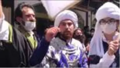 Ayasofya-i Kebir Cami-i Şerifi'nin açılışına 7'den 70'e vatandaşlardan yoğun ilgi - Senegalli... Ayasofya-i Kebir Cami-i Şerifi'nin açılışına 7'den 70'e vatandaşlardan yoğun ilgi - Senegalli...