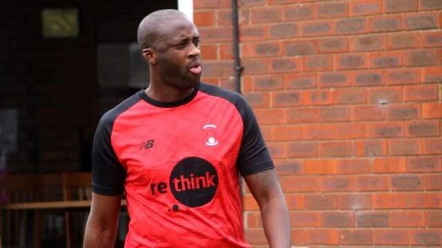 Barcelona efsanesi Yaya Toure, İngiltere 4. Lig ekibi Leyton Orient ile idmana çıktı