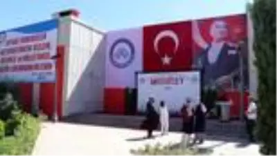 ÇAKÜ öğrencileri için Kovid-19 tedbirleri altında randevulu mezuniyet töreni ÇAKÜ öğrencileri için Kovid-19 tedbirleri altında randevulu mezuniyet töreni