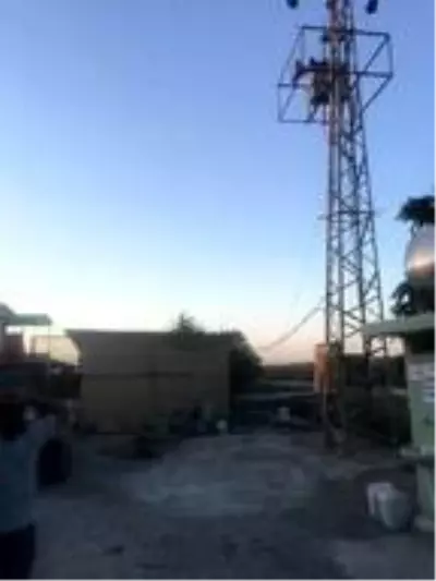 Çalıştığı çiftlikte akıma kapılıp, öldü Çalıştığı çiftlikte akıma kapılıp, öldü