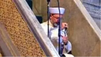 Diyanet İşleri Başkanı Ali Erbaş, Ayasofya Camii'nde kılıçla hutbe okudu Diyanet İşleri Başkanı Ali Erbaş, Ayasofya Camii'nde kılıçla hutbe okudu