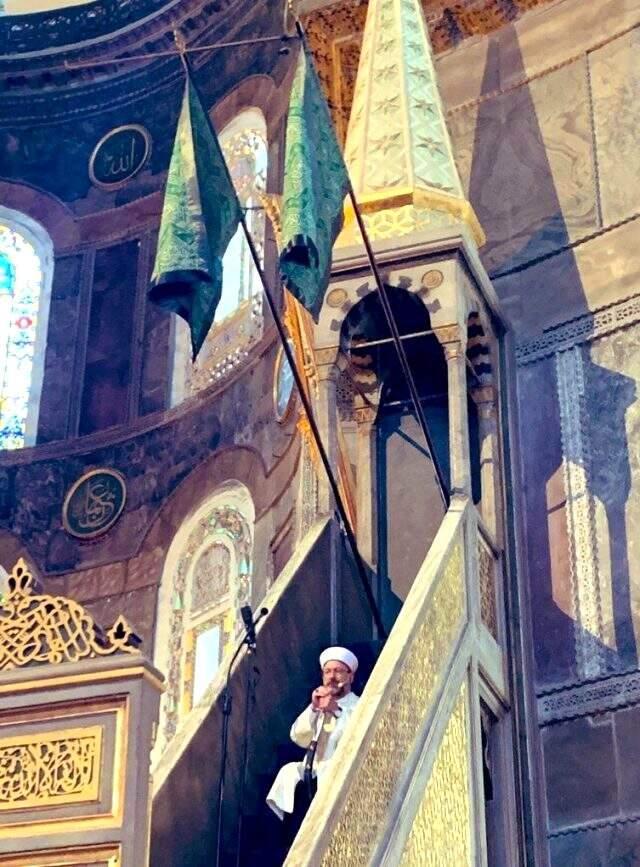 Diyanet İşleri Başkanı Ali Erbaş, hutbeye neden kılıçla çıktı? Hutbeye kılıçla çıkmak ne ifade ediyor? Diyanet İşleri Başkanı Ali Erbaş, hutbeye neden kılıçla çıktı? Hutbeye kılıçla çıkmak ne ifade ediyor?