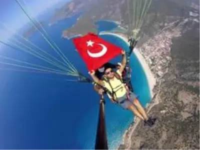 Gazeteciler, Basın Bayramını gökyüzünde kutladı Gazeteciler, Basın Bayramını gökyüzünde kutladı