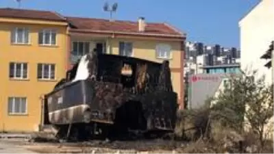Gemlik'de lüks yat alev alev yandı Gemlik'de lüks yat alev alev yandı