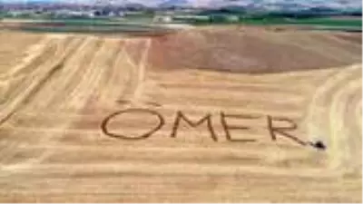 Görenler hem şaşırıyor hem üzülüyor! 10 yıldır tarlaya ölen kardeşinin adını yazıyor Görenler hem şaşırıyor hem üzülüyor! 10 yıldır tarlaya ölen kardeşinin adını yazıyor