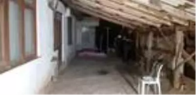 İkinci kattaki evinin balkonundan düşen kişi öldü İkinci kattaki evinin balkonundan düşen kişi öldü
