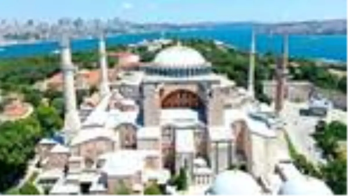 İstanbul Valisi Ali Yerlikaya, Ayasofya-i Kebir Cami-i Şerifi'nin ilk fotoğrafını paylaştı