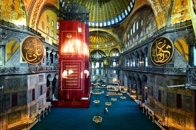 İstanbul Valisi Ali Yerlikaya, Ayasofya-i Kebir Cami-i Şerifi'nin ilk fotoğrafını paylaştı