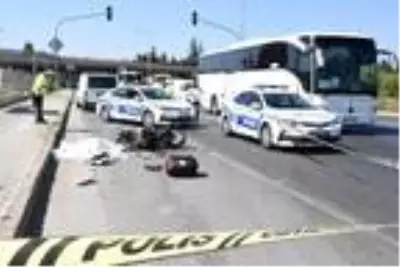 Kamyona çarpan motosikletin sürücüsü hayatını kaybetti Kamyona çarpan motosikletin sürücüsü hayatını kaybetti