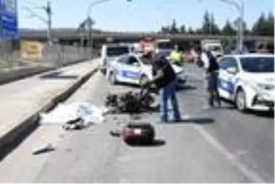 Kamyona çarpan motosikletin sürücüsü hayatını kaybetti Kamyona çarpan motosikletin sürücüsü hayatını kaybetti