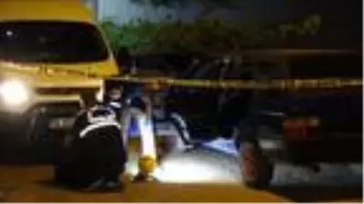 Öfkeli baba, 18 yaşından küçük kızının birlikte yaşadığı gencin evini bastı: 1 ölü, 1 yaralı Öfkeli baba, 18 yaşından küçük kızının birlikte yaşadığı gencin evini bastı: 1 ölü, 1 yaralı