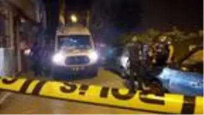 Öfkeli baba, 18 yaşından küçük kızının birlikte yaşadığı gencin evini bastı: 1 ölü, 1 yaralı Öfkeli baba, 18 yaşından küçük kızının birlikte yaşadığı gencin evini bastı: 1 ölü, 1 yaralı