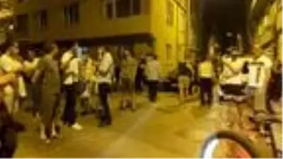 Öfkeli baba, 18 yaşından küçük kızının birlikte yaşadığı gencin evini bastı: 1 ölü, 1 yaralı Öfkeli baba, 18 yaşından küçük kızının birlikte yaşadığı gencin evini bastı: 1 ölü, 1 yaralı