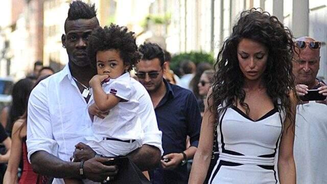 Mario Balotelli'nin eski sevgisili Raffaella Fico, banyo yaparken çırılçıplak poz verdi Mario Balotelli'nin eski sevgisili Raffaella Fico, banyo yaparken çırılçıplak poz verdi