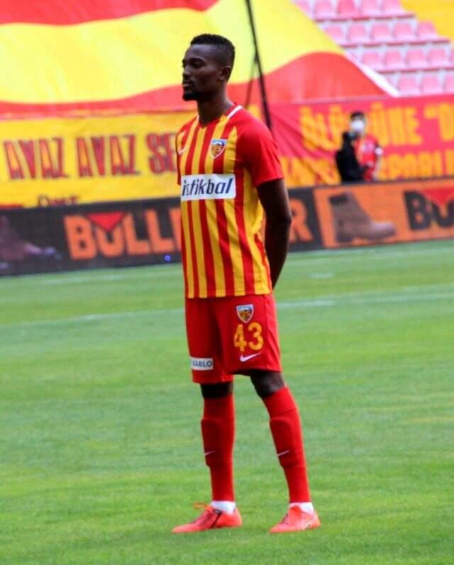 Mensah'ı isteyen Galatasaray'a Kayserispor'dan yanıt: Atletico'ya borcumuzu ödeyene vermeye hazırız Mensah'ı isteyen Galatasaray'a Kayserispor'dan yanıt: Atletico'ya borcumuzu ödeyene vermeye hazırız