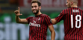 Milan formasıyla harikalar yaratan Hakan Çalhanoğlu'nun geleceği belirsizliğini koruyor