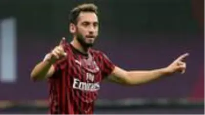 Milan'lı Hakan Çalhanoğlu, ligin flaş ekibi Atalanta'yı da boş geçmedi Milan'lı Hakan Çalhanoğlu, ligin flaş ekibi Atalanta'yı da boş geçmedi