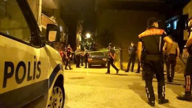 Öfkeli baba, 18 yaşından küçük kızının birlikte yaşadığı gencin evini bastı: 1 ölü, 1 yaralı Öfkeli baba, 18 yaşından küçük kızının birlikte yaşadığı gencin evini bastı: 1 ölü, 1 yaralı