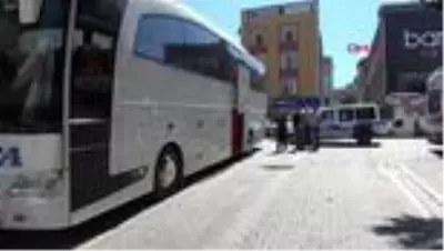OTOBÜS ŞOFÖRÜNÜN 'ÖLÜM UYKUSU? OTOBÜS ŞOFÖRÜNÜN 'ÖLÜM UYKUSU?