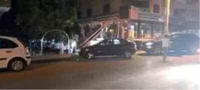 Otomobil kaldırıma çarparak durabildi,sürücü olay yerinden kaçtı Otomobil kaldırıma çarparak durabildi,sürücü olay yerinden kaçtı
