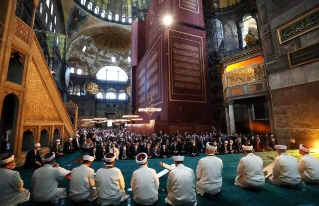 Özbekistan Cumhurbaşkanı Mirziyoyev, Ayasofya Camii'nin açılışından dolayı Erdoğan'ı tebrik etti Özbekistan Cumhurbaşkanı Mirziyoyev, Ayasofya Camii'nin açılışından dolayı Erdoğan'ı tebrik etti