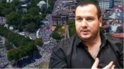 Şahan Gökbakar, Ayasofya'da sosyal mesafe kuralının hiçe sayılmasına sert çıktı Şahan Gökbakar, Ayasofya'da sosyal mesafe kuralının hiçe sayılmasına sert çıktı