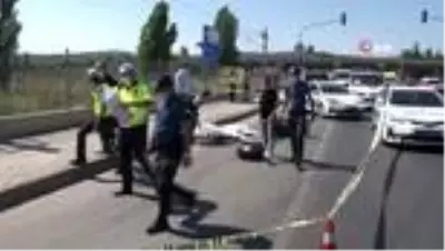 Seyir halindeki motosiklet ile kamyon çarpıştı: 1 ölü Seyir halindeki motosiklet ile kamyon çarpıştı: 1 ölü