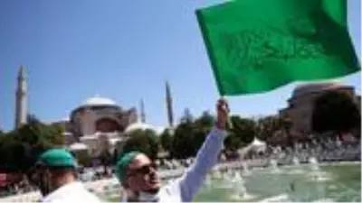 Son Dakika: Ayasofya Camii'nde 86 yıl sonra ilk namaz kılındı Son Dakika: Ayasofya Camii'nde 86 yıl sonra ilk namaz kılındı