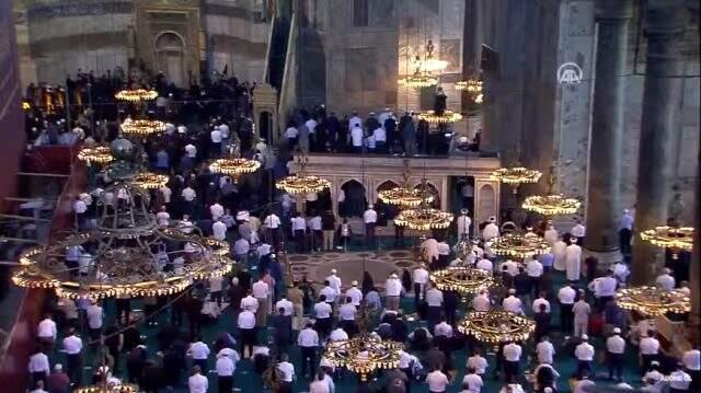 Son Dakika: Ayasofya Camii'nde 86 yıl sonra ilk namaz kılınıyor Son Dakika: Ayasofya Camii'nde 86 yıl sonra ilk namaz kılınıyor