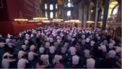 Son Dakika: Ayasofya Camii'nde 86 yıl sonra ilk namaz kılındı Son Dakika: Ayasofya Camii'nde 86 yıl sonra ilk namaz kılındı