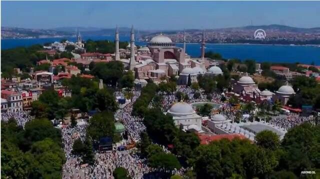 Son Dakika: Ayasofya Camii'nde 86 yıl sonra ilk namaz kılınıyor Son Dakika: Ayasofya Camii'nde 86 yıl sonra ilk namaz kılınıyor