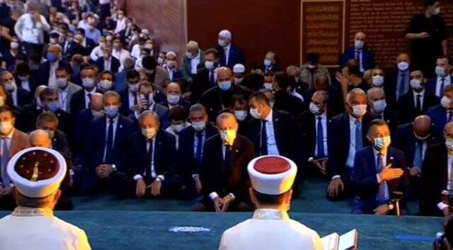 Son Dakika: Ayasofya Camii'nde ilk namaz heyecanı! Belirlenen alanlar dolunca girişler durduruldu