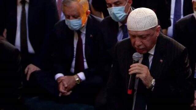 Son Dakika: Ayasofya Camii'nde ilk namaz heyecanı! Belirlenen alanlar dolunca girişler durduruldu