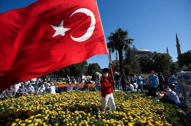 Son Dakika: İstanbul'da tarihi gün! Ayasofya Camii, 86 yıl sonra bugün yeniden ibadete açılıyor Son Dakika: İstanbul'da tarihi gün! Ayasofya Camii, 86 yıl sonra bugün yeniden ibadete açılıyor