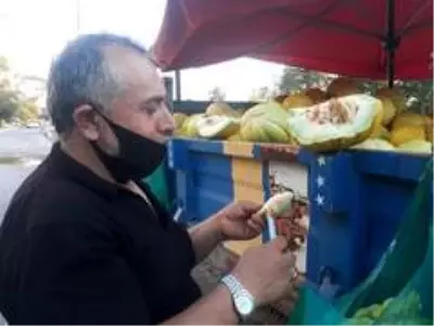 Sungulu'nun 10 dilim kavunu tezgahlarda yerini aldı Sungulu'nun 10 dilim kavunu tezgahlarda yerini aldı