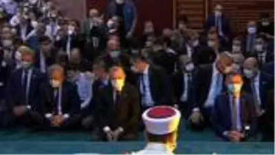 Türkiye için tarihi gün! Ayasofya'da saflar tutulmaya başlandı Türkiye için tarihi gün! Ayasofya'da saflar tutulmaya başlandı