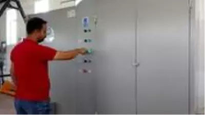 Türkiye'ye gelen İranlı iki girişimci plastik çöpleri motorine dönüştüren makine üretti Türkiye'ye gelen İranlı iki girişimci plastik çöpleri motorine dönüştüren makine üretti