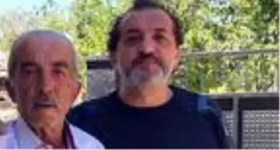 Ünlü şef Mehmet Yalçınkaya'nın acı günü! Babasını son yolculuğuna uğurladı Ünlü şef Mehmet Yalçınkaya'nın acı günü! Babasını son yolculuğuna uğurladı