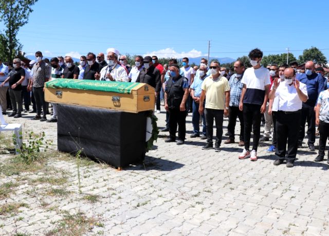 Ünlü şef Mehmet Yalçınkaya'nın acı günü! Babasını son yolculuğuna uğurladı