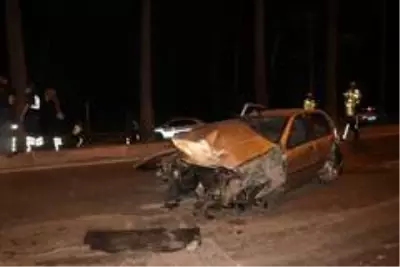 Adana'da feci kaza: 2 ölü, 3 yaralı Adana'da feci kaza: 2 ölü, 3 yaralı