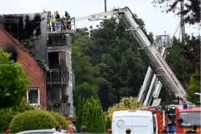 Almanya'da apartmanın üzerine küçük uçak düştü: 2 ölü, 2 yaralı Almanya'da apartmanın üzerine küçük uçak düştü: 2 ölü, 2 yaralı