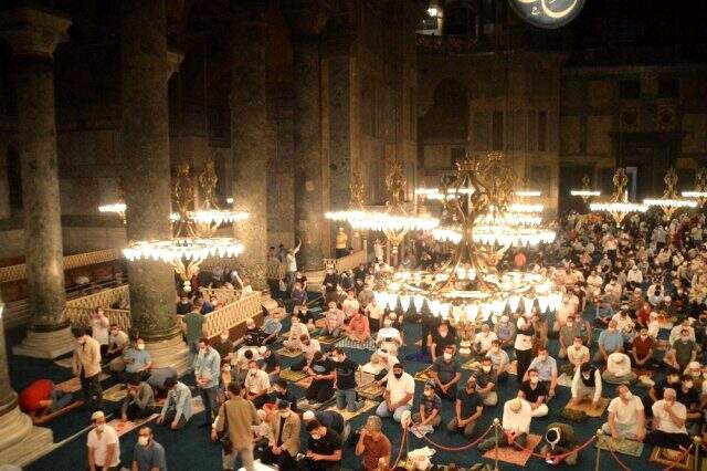 Ayasofya'da ilk sabah namazı kılındı