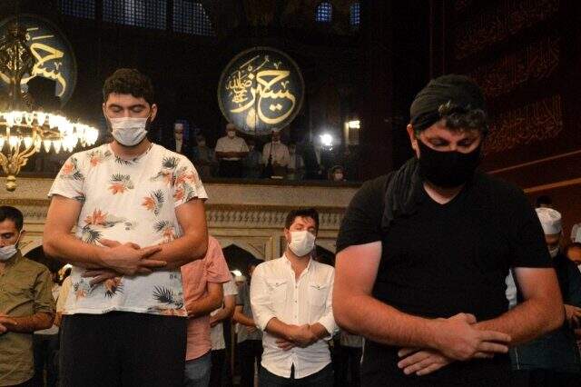 Ayasofya'da ilk sabah namazı kılındı