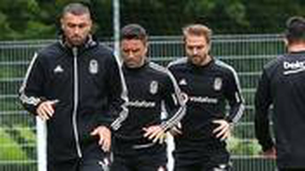 Beşiktaş'ta veda eden Burak Yılmaz, ayrılması gündemde olan Gökhan ve Caner'e seslendi: Ayrılırlarsa çok kırılırım