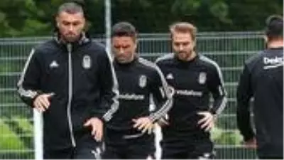 Beşiktaş'ta veda eden Burak Yılmaz, ayrılması gündemde olan Gökhan ve Caner'e seslendi: Ayrılırlarsa çok kırılırım Beşiktaş'ta veda eden Burak Yılmaz, ayrılması gündemde olan Gökhan ve Caner'e seslendi: Ayrılırlarsa çok kırılırım